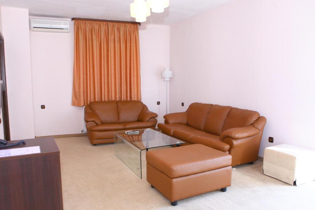 ساندانسكي Hotel Finix الغرفة الصورة