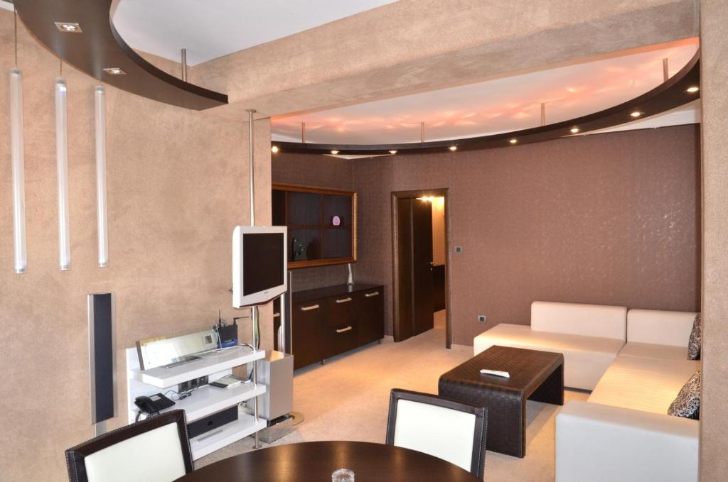ساندانسكي Hotel Finix الغرفة الصورة